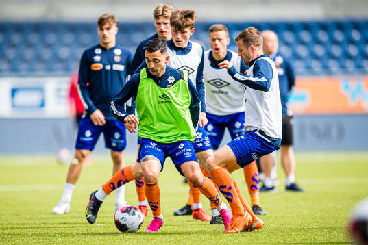 Niklas Fernando Nygaard Castro of Aalesund warms up