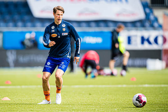 Kristoffer Ødemarksbakken of Aalesund warms up