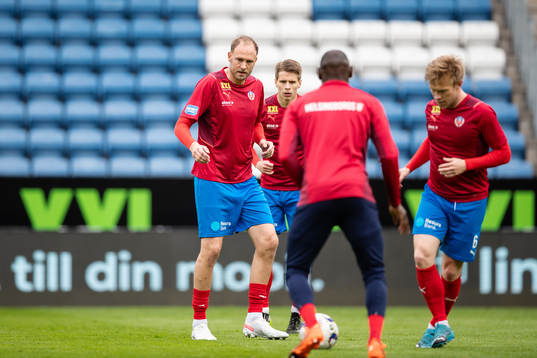 Helsingborgs Andreas Granqvist värmer upp