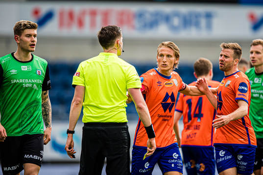 Erlend Segberg and Simen Rafn of Aalesund reacts