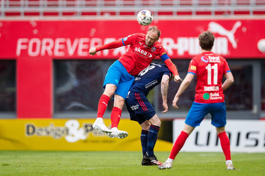 Helsingborgs Andreas Granqvist och Östers James Keene