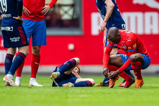 Östers Carl Johansson har ont och Helsingborgs Ravy