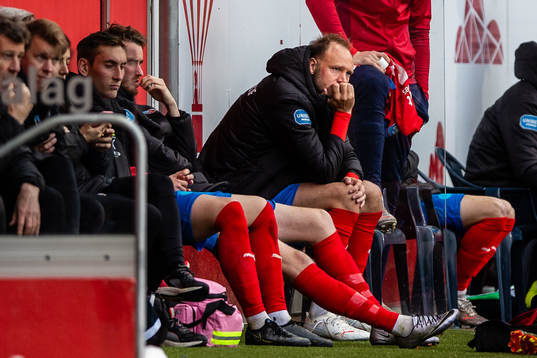 Helsingborgs Andreas Granqvist deppar på bänken