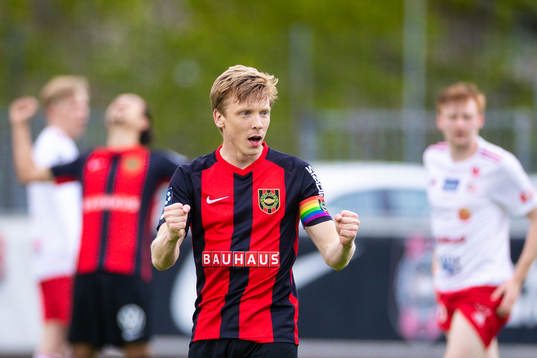 Brommapojkarnas Gustav Sandberg Magnusson jublar