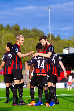 Brommapojkarnas Jardell Kanga jublar med Carl Elfgren