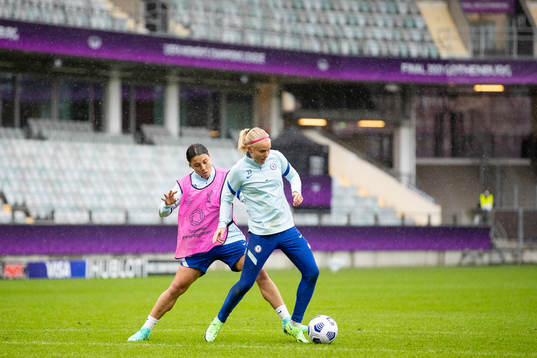 Samantha Kerr and Pernille Harder of Chelsea