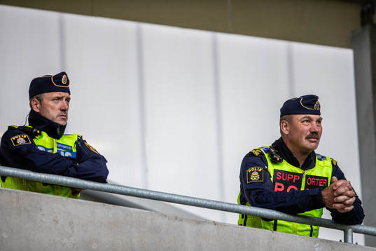 Poliser på läktaren