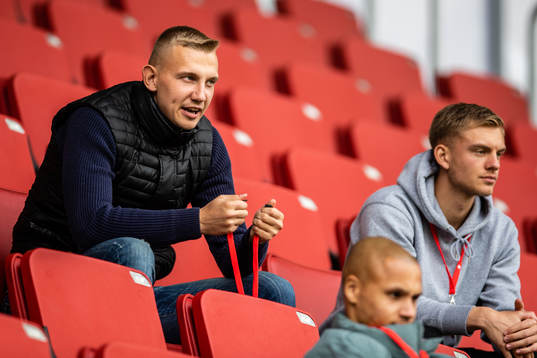 Helsingborgs  Jakob Voelkerling Persson på läktaren