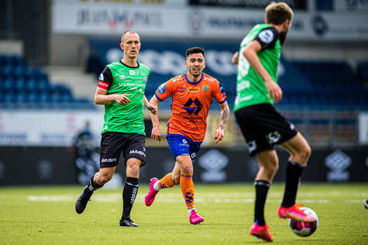 Henning Romslo of Bryne and Niklas Fernando Nygaard Castro