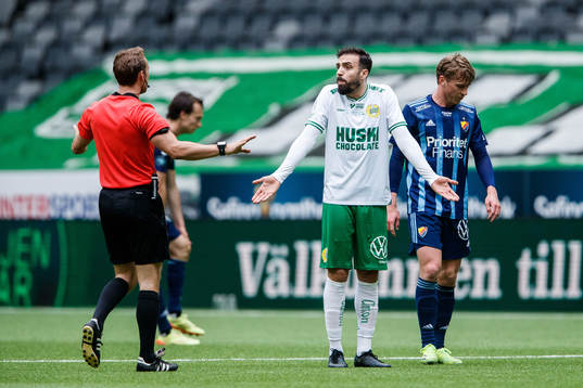 Hammarbys Abdul Khalili reagerar mot domare Kristoffer