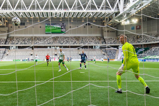 Djurgårdens Kalle Holmberg gör 0-1 bakom Hammarbys