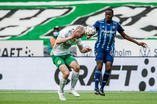 Hammarbys Jon Gudni Fjoluson och Djurgårdens Joel Asoro