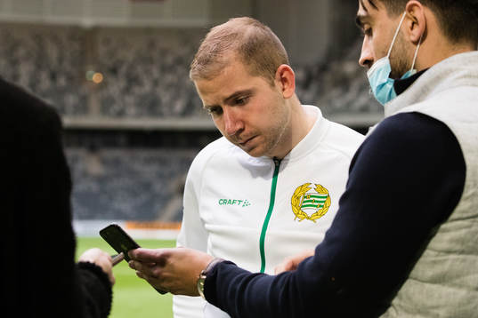 Hammarbys Darijan Bojanic talar med media