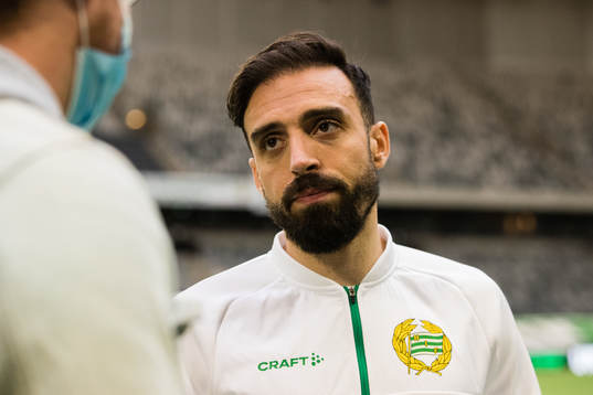 Hammarbys Abdul Khalili talar med media