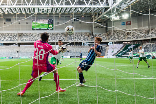Hammarbys Astrit Selmani kvitterar för Hammarby till 2-2