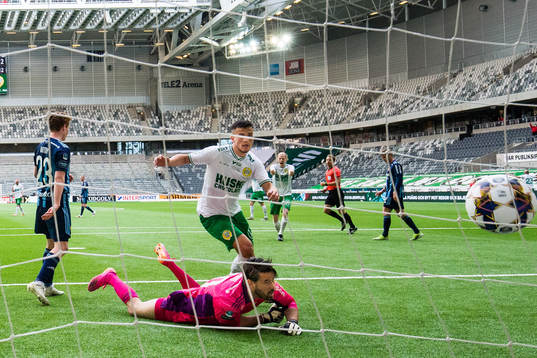 Hammarbys Astrit Selmani kvitterar för Hammarby till 2-2
