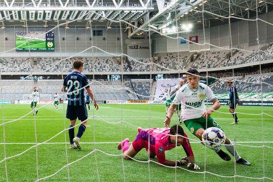 Hammarbys Astrit Selmani kvitterar för Hammarby till 2-2