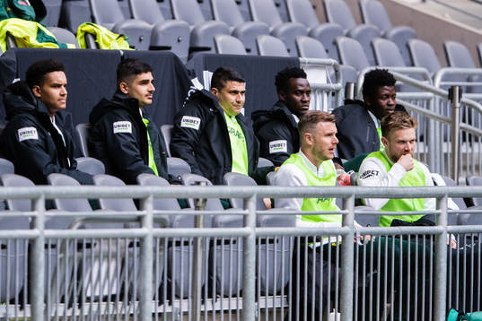 Hammarbys målvakt Oliver Dovin, Aimar Sher, Paulinho,