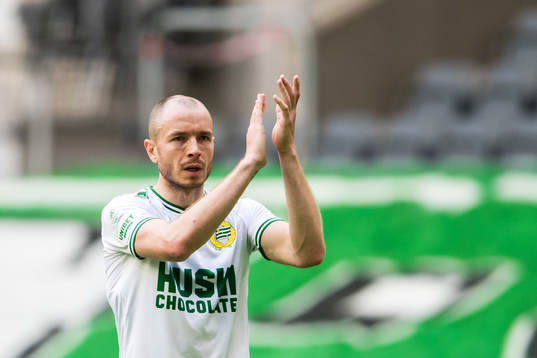 Hammarbys Jon Gudni Fjoluson tackar publiken