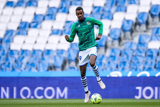 Alexander Isak of Real Sociedad warms up