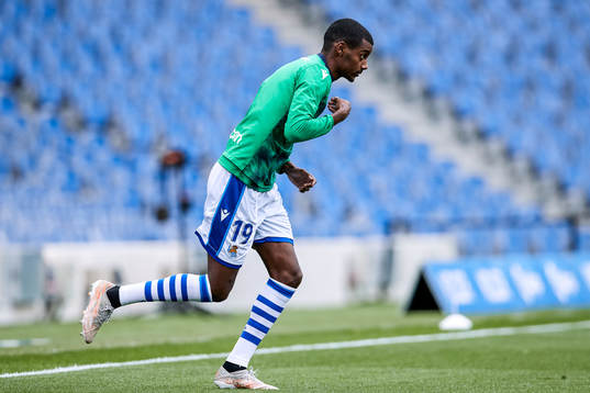 Alexander Isak of Real Sociedad warms up