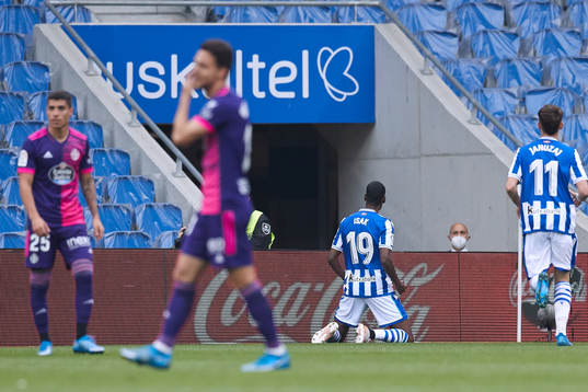 Alexander Isak of Real Sociedad celebrates