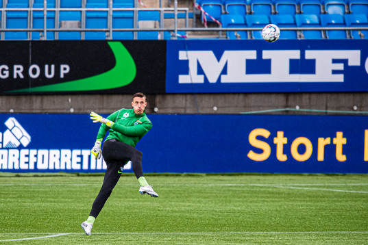 Andreas Christopher Linde of Molde warms up