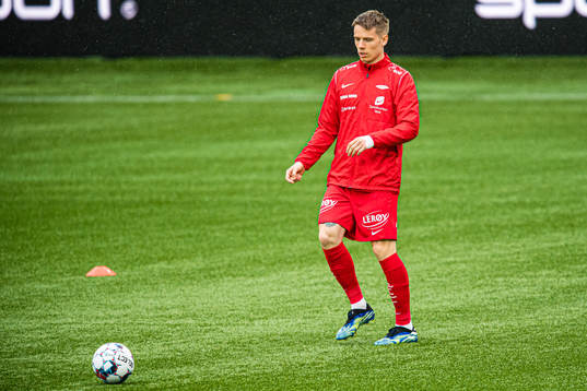 Robert Thomas Taylor of Brann warms up