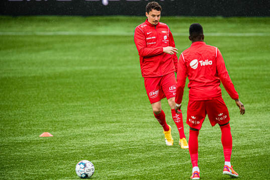 Vegard Valgermo Forren of Brann warms up