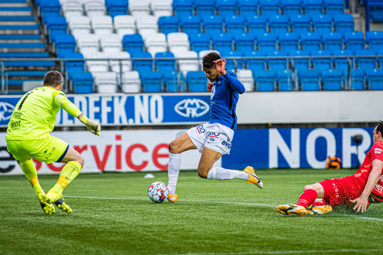 Ohikhuaeme Anthony Omoijuanfo of Molde scores the 1-0 goal