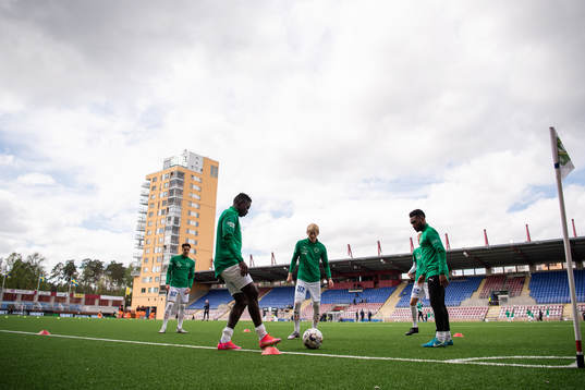 Jönköpings spelare värmer upp på Tunavallen