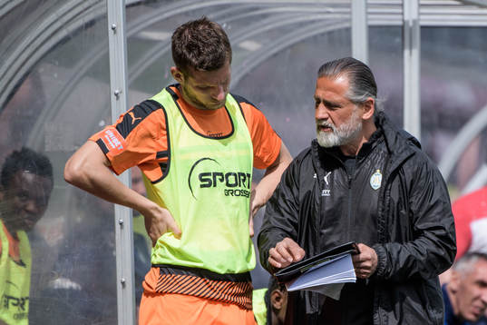 AFC Eskilstunas tränare Özcan Melkemichel