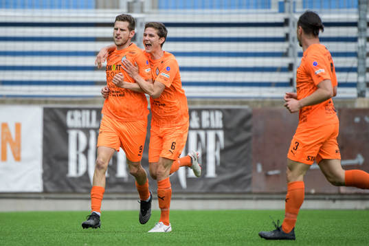 AFC Eskilstunas Ashley Mark Coffey jublar med Rasmus