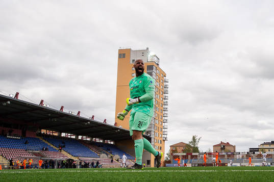 AFC Eskilstunas målvakt Joshua Wicks jublar