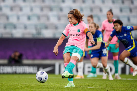 Alexia Putellas of Barcelona scores 0-2
