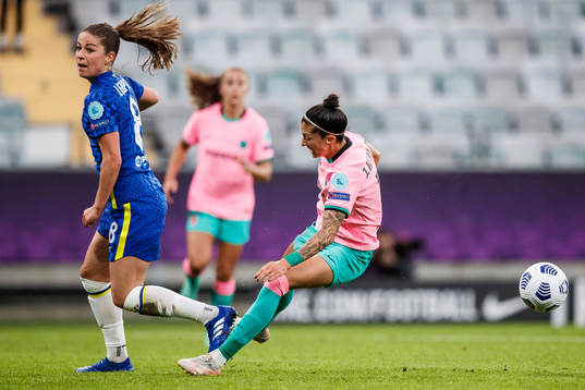 Melanie Leupolz of Chelsea and Jennifer Hermoso of