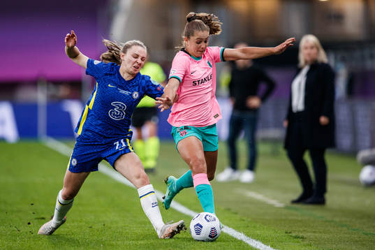 Niamh Charles of Chelsea and Lieke Martens of Barcelona