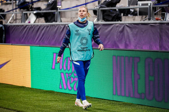 Jonna Andersson of Chelsea warming up
