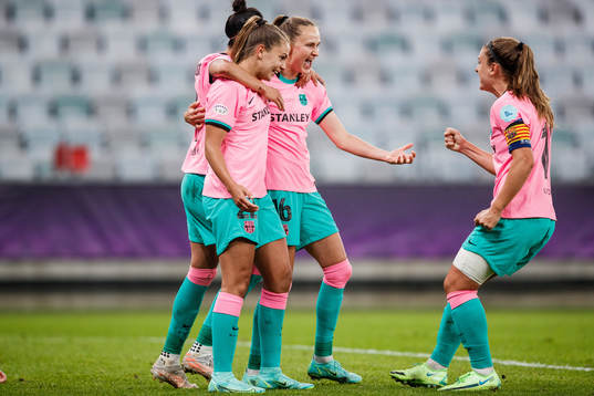 Caroline Graham Hansen of Barcelona celebrate