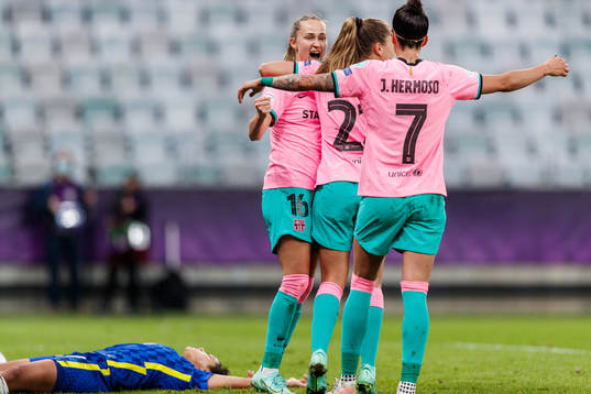 Caroline Graham Hansen of Barcelona celebrate together with