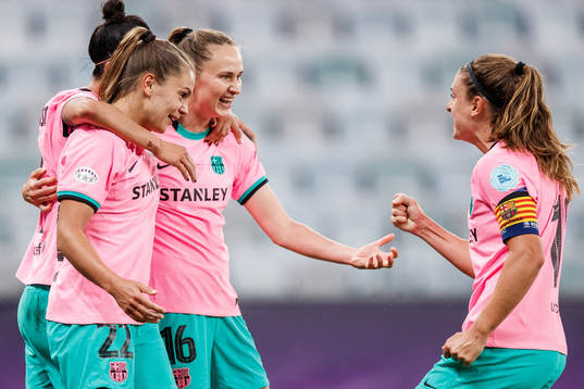 Caroline Graham Hansen of Barcelona celebrate together with