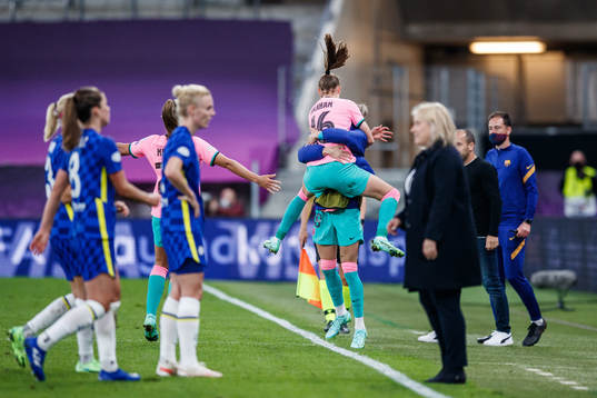 Caroline Graham Hansen of Barcelona celebrate