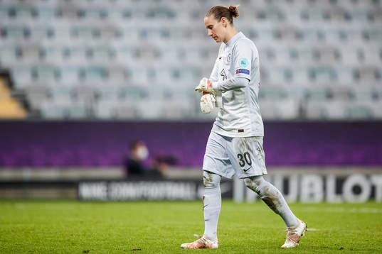 goalkeeper Ann-Katrin Berger of Chelsea looks dejected