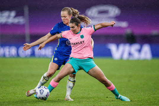 Magdalena Eriksson of Chelsea nd Mariona Caldentey of