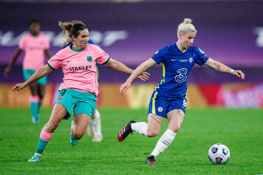 Mariona Caldentey of Barcelona and Bethany England of