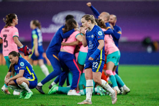Erin Cuthbert of Chelsea looks dejected