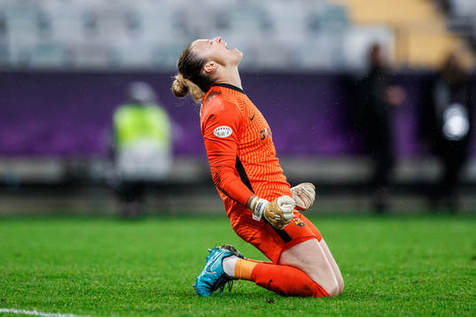 goalkeeper Sandra Panos of Barcelona celebrate