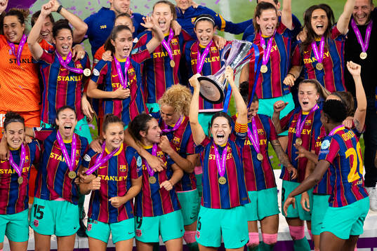 Vicky Losada captain of Barcelona lifts the trophy