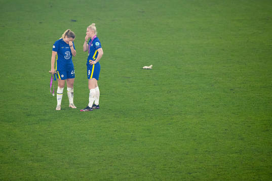 Erin Cuthbert and Bethany England of Chelsea look dejected