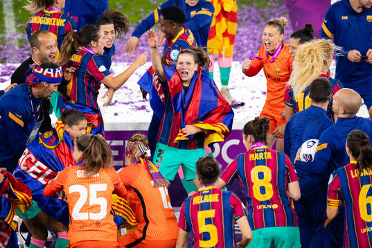 Laia Codina of Barcelona in the middle, celebrates